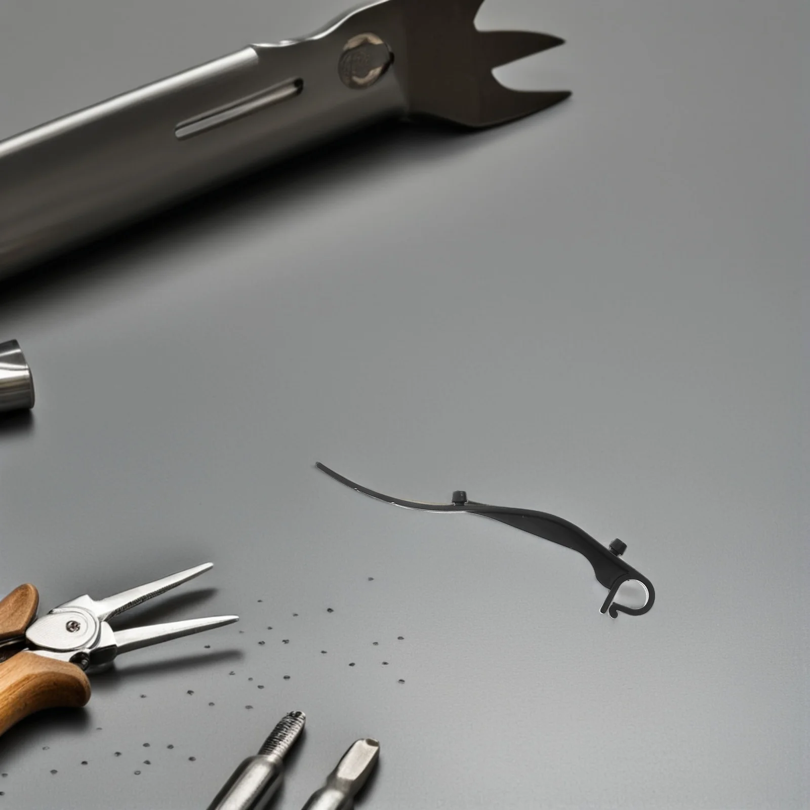 50Pcs Plastic Gutter Guard Clips Weather Resistant Black Hooks for Gutter Mesh Fixing Easy Installation No Tools Required