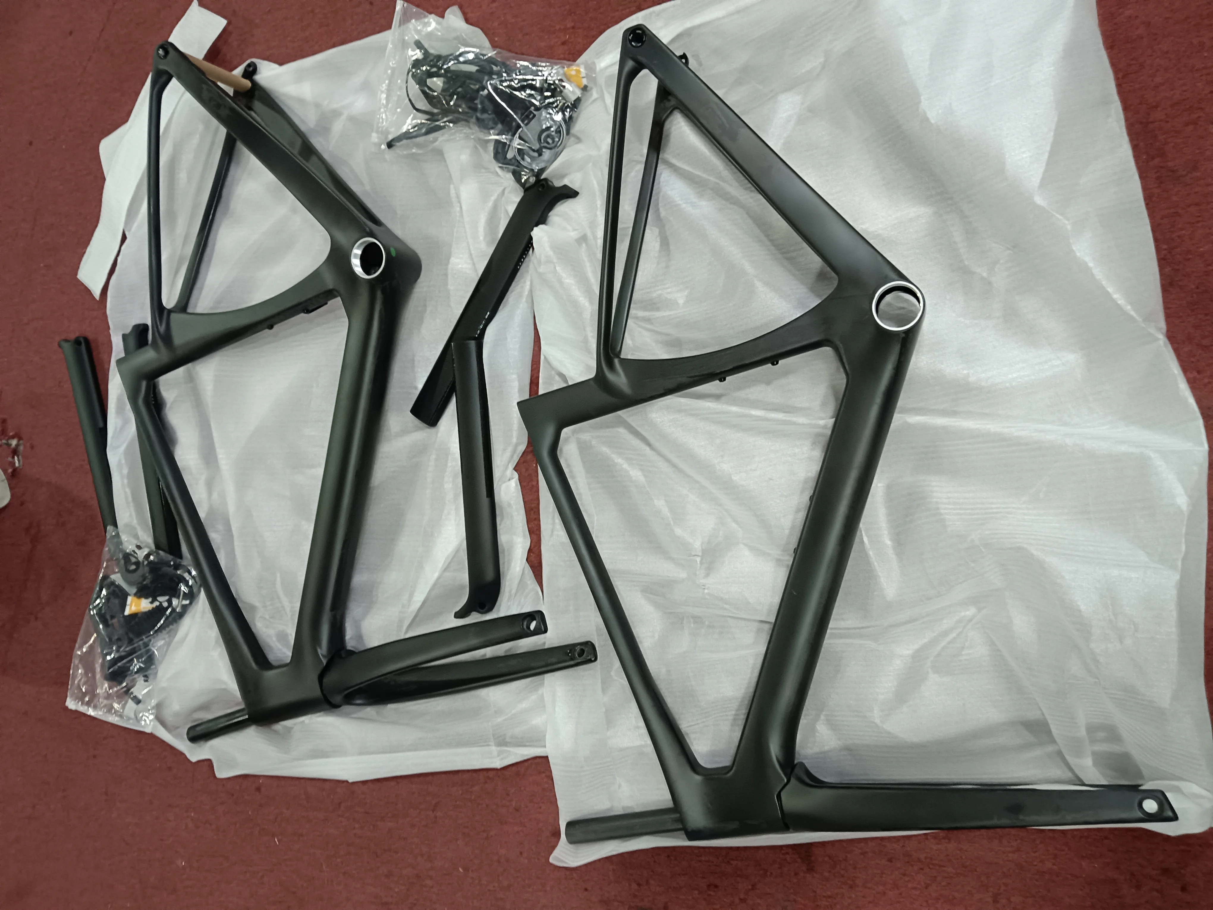 

UCI Certification Passed BigRock windbreaker aerodynamic aeroad carbon road bike frame With two seat tubes for colors microck