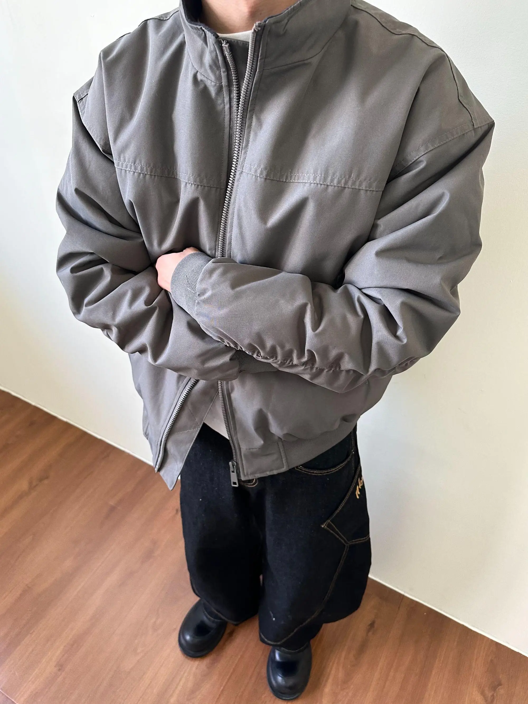 سترات منتفخة قصيرة للرجال معاطف شتوية دافئة خفيفة الوزن وياقة واقفة أمريكية فضفاضة ومتعددة الاستخدامات سترات كاجوال للشارع