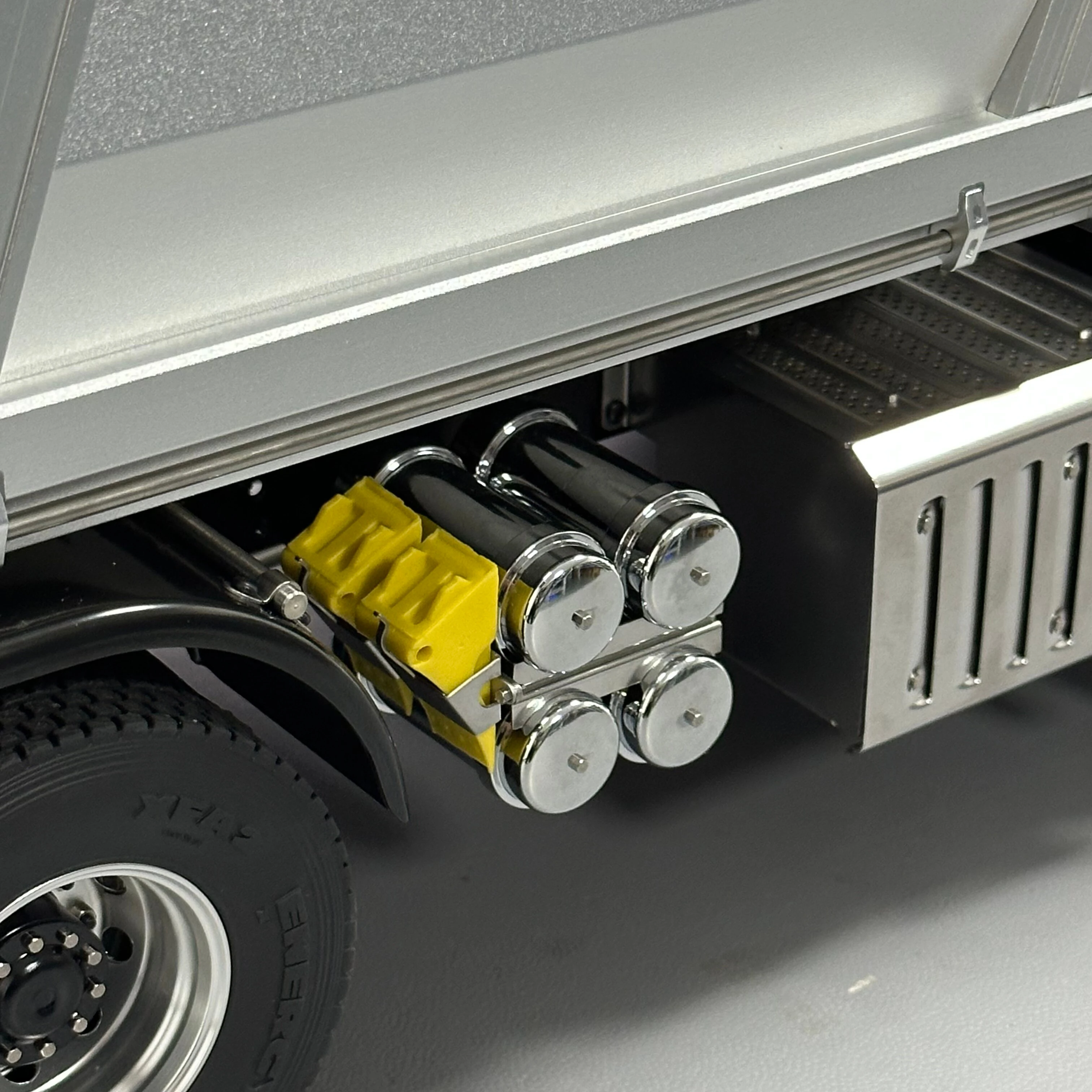1 Stück Metall-Gastank für 1/14 Tamiya RC Truck Auto für BENZ ACRTOS AROCS 3363 1851 DIY-Teile Spielzeug – Detail 5