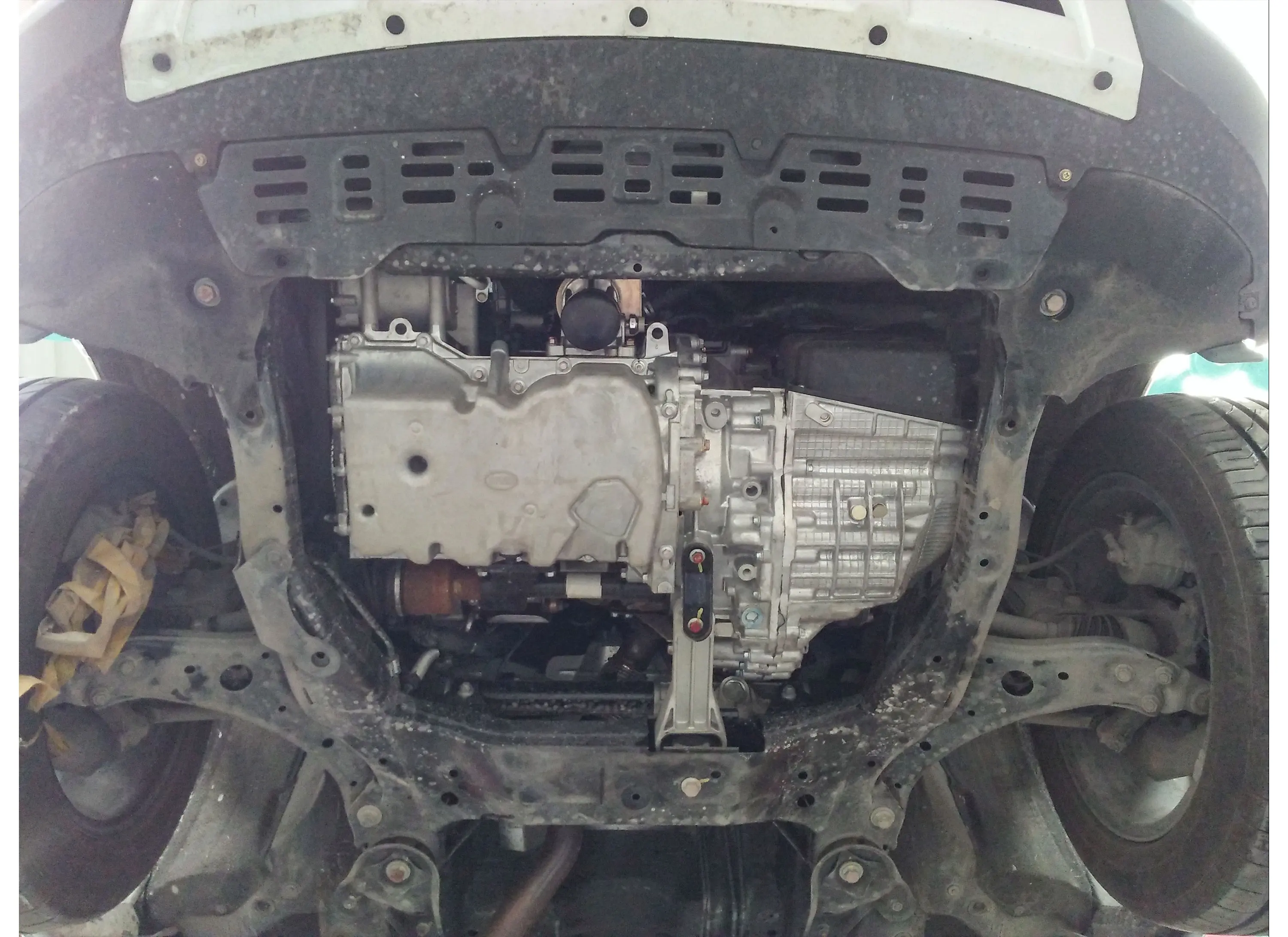 

Quality Car Front Engine Under Cover Splash Shields Durable Car Fender Accessories For BYD Sealion 7‌ 2017-2017 1.5L