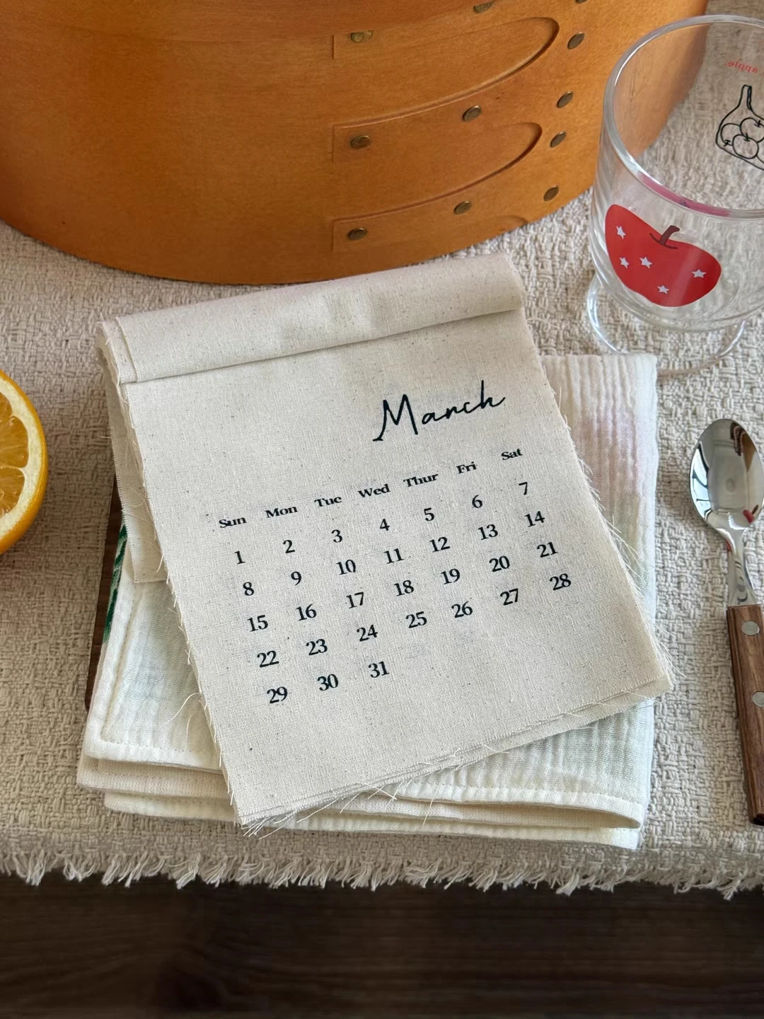 

Настенный календарь на 2026 год из хлопковой ткани, декоративный, в ретро-стиле, для офиса, гостиной, домашнего декора, популярный реквизит для фотосессий