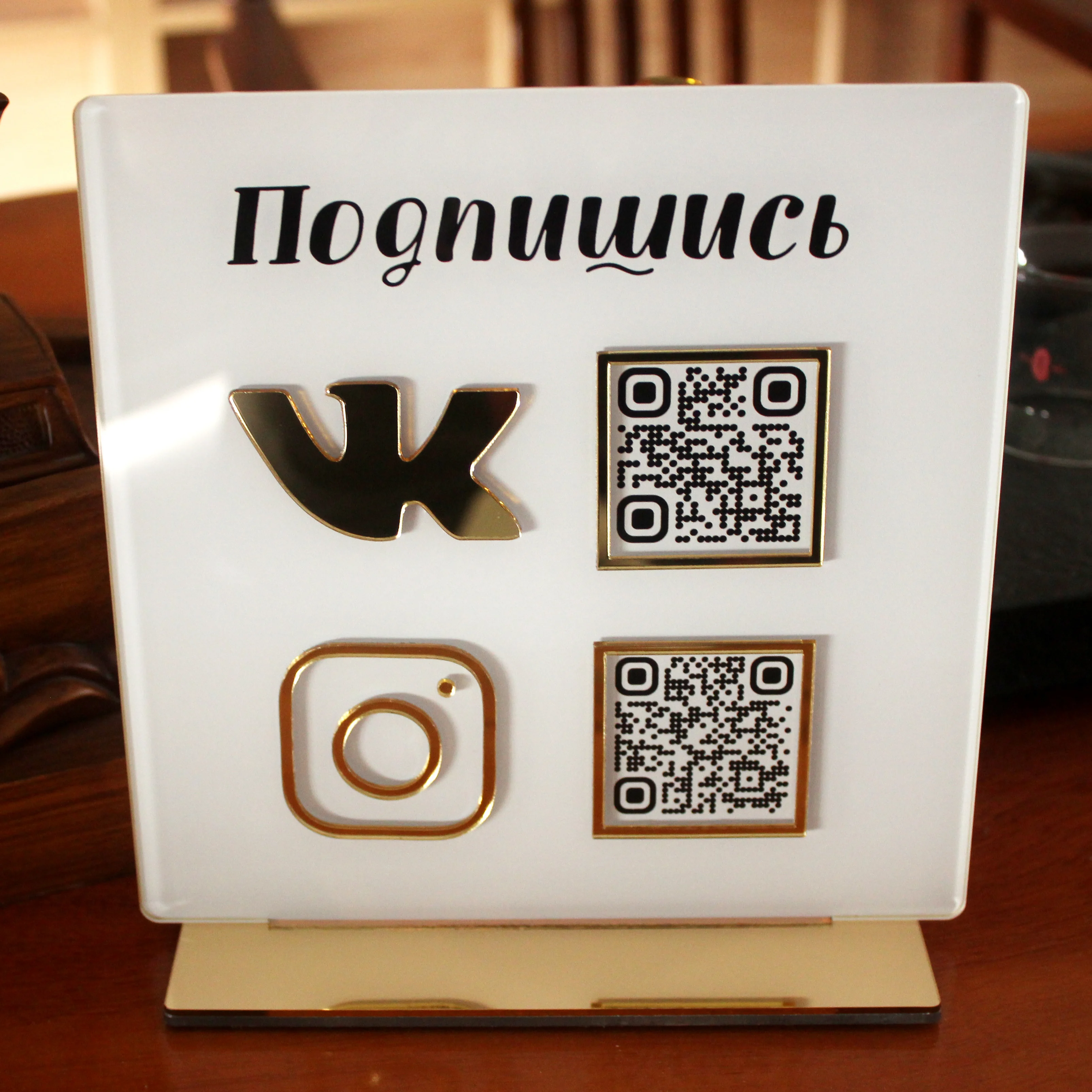 Instagram VK Gold Icon Customize Acrylic Plexiglass Table Sign Business Advertising Social Media Plate With The Golden Base