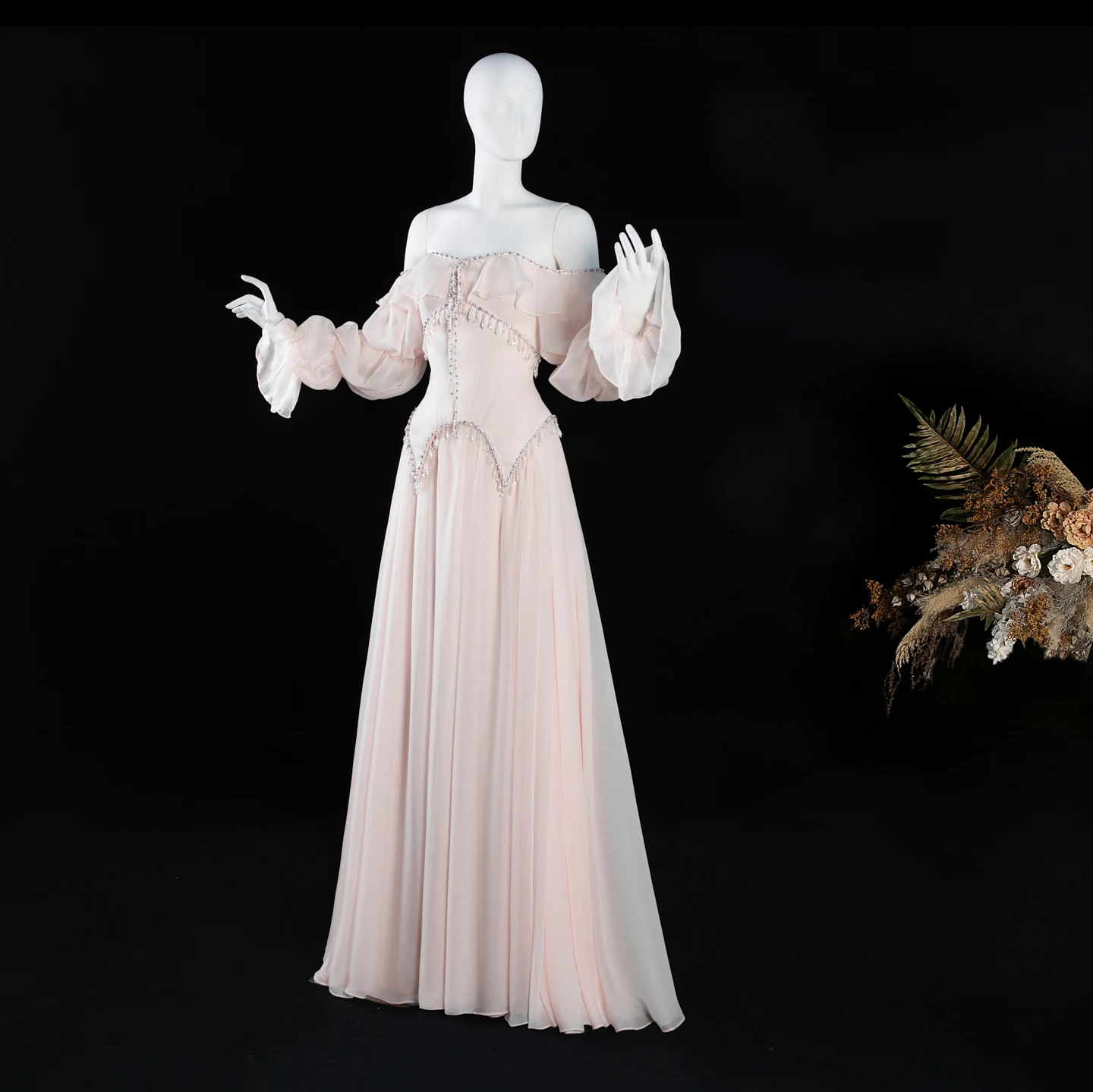 Sharon Said Luxuriöses Perlenrosa Abendkleid, schulterfrei, mit Rüschen, langen Ärmeln, Quasten, Chiffon, A-Linie, formelles Partykleid SS412, maßgeschneidert – Detail 9
