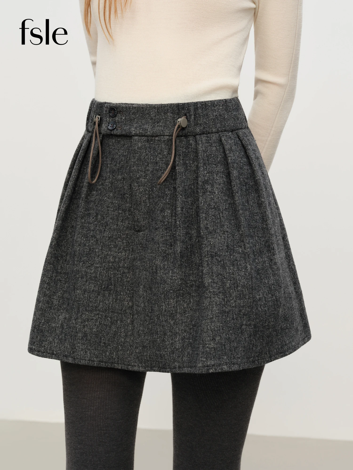 

FSLE Sweet & Cute Elastic Waist Pleated Short Skirt for Women - Winter 2025 New Arrival, Flared HemPerfect for Casual Skirts
