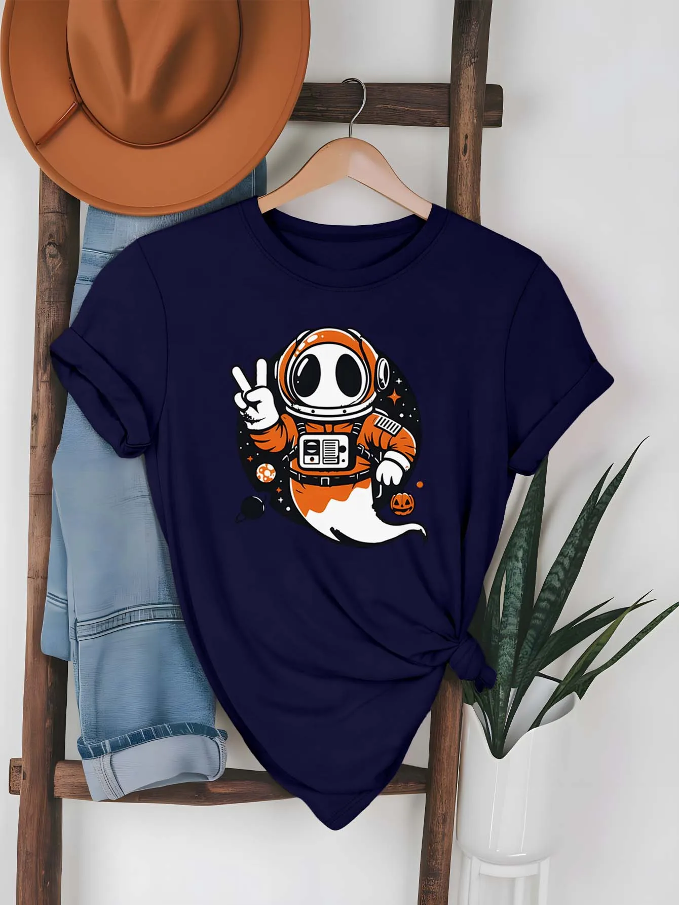 Petualangan Astronot Ukuran Besar Menanti dalam Kaos Grafis Perjalanan Luar Angkasa