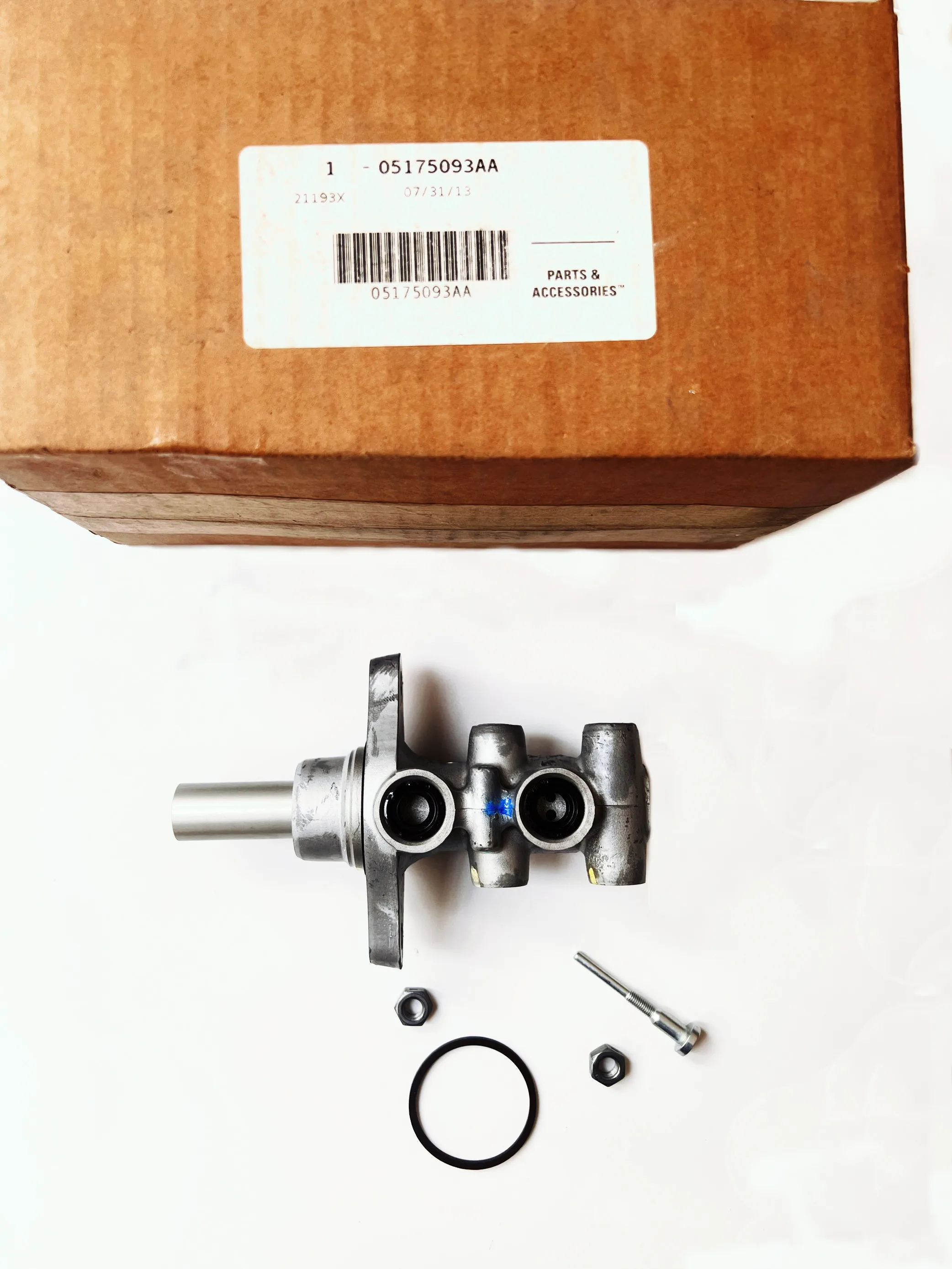 

Brake Master Cylinder, 5175093AA, 5175093AB, Suitable For: Compass MK, Patriot, Caliber, 2007-2017