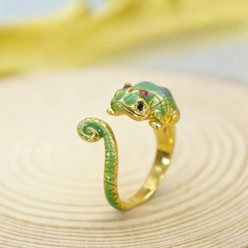  Shifts Rings Craft of Metal Alloy Offering Surprise Color Transformations as Unique Accessory Gift