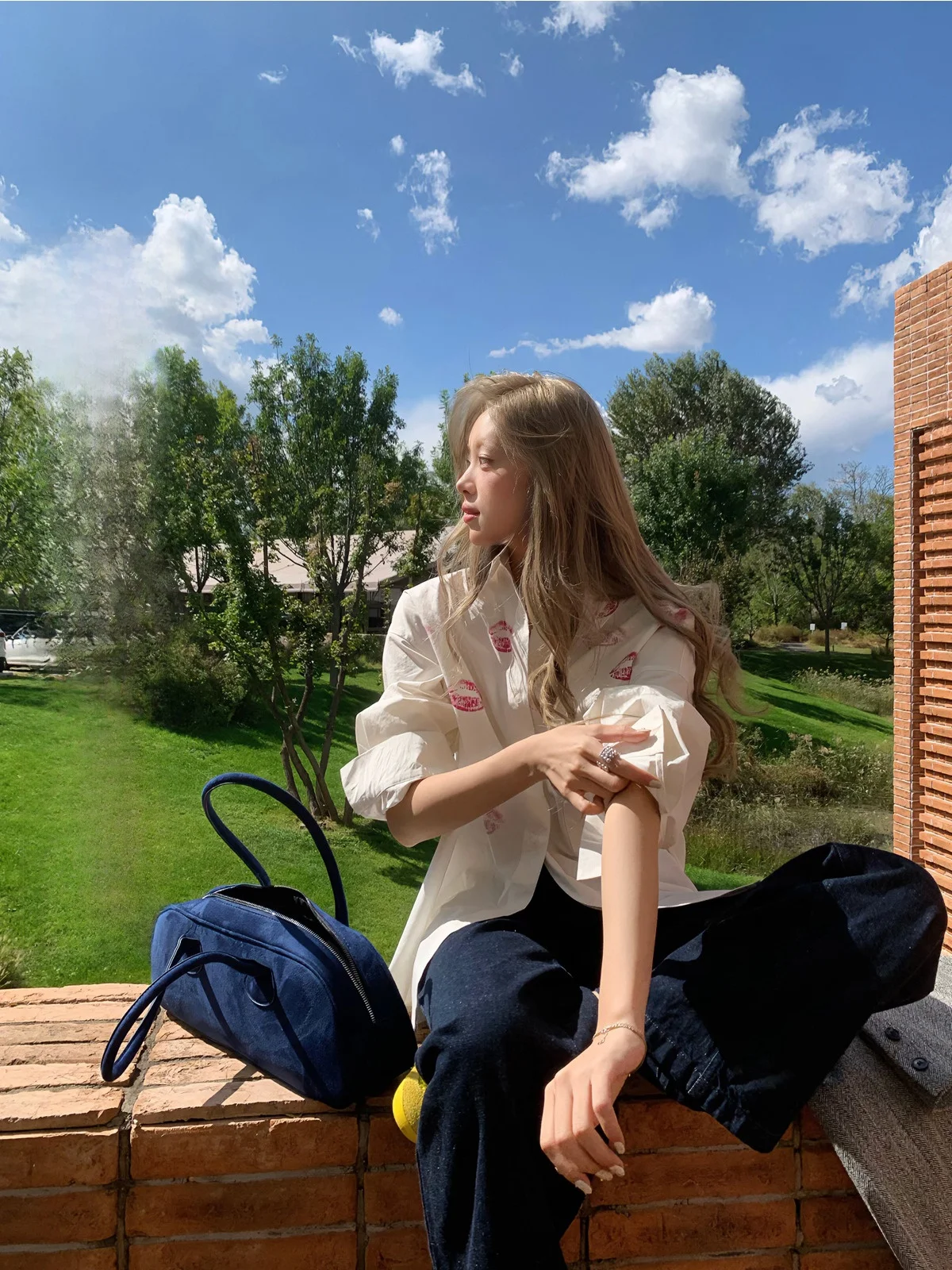 

Свободный длинный топ с принтом красных губ, белый ирт, женский модный хлопковый повседневный дышащий топ на пуговицах с французским принтом