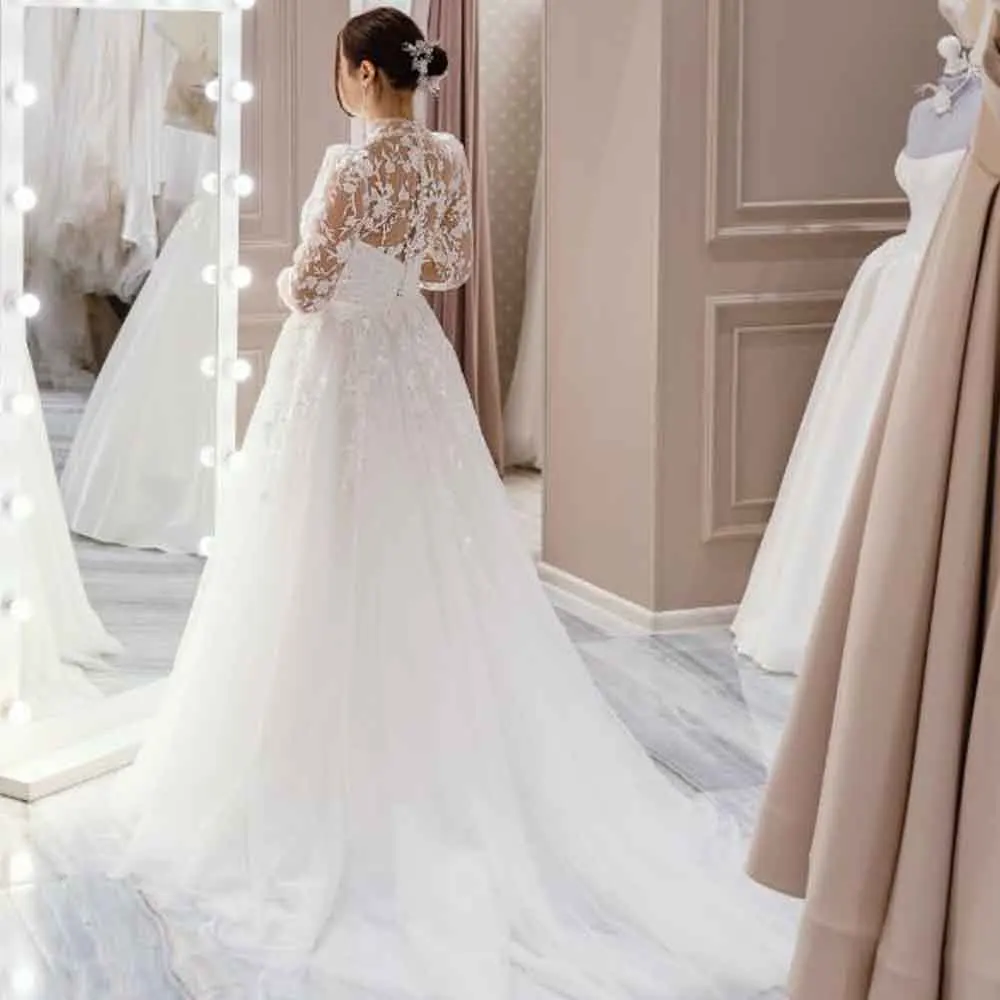 فستان زفاف مزين بالدانتيل مخصص بأكمام 3/4 ورقبة عالية ثوب العروس وزر خلفي