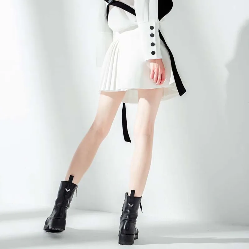 HKSH Women Chic Short Skirt Asymmetrical Pocket Pleated Metal Buttoned A-line Elegant High Street Mini Skirts New Summer HK19446