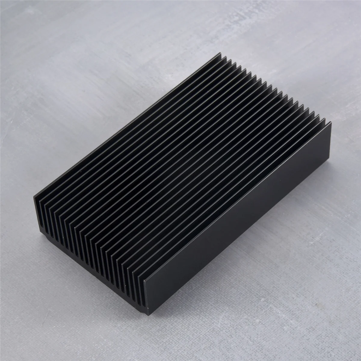 A44TAluminium Duży radiator 4,72 x 2,72 x 1,06 cala /120 x 69 x 27 mm Radiator chłodzący z czarnego tlenku węgla 22 żebra