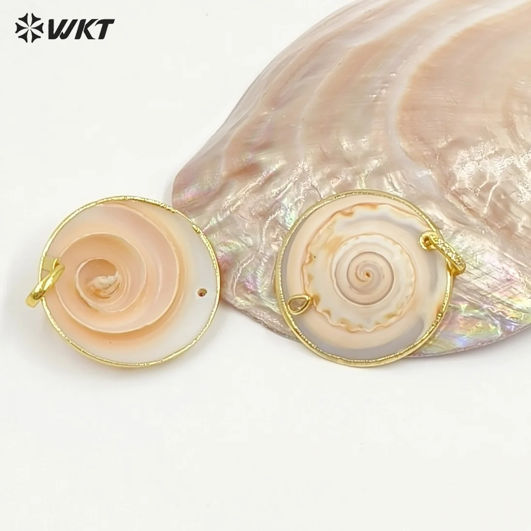 

WT-JP486 Gentle Shell Cubic Zircon Micropave Pendant With 18K Real Gold Plated For Women Daily Decoration