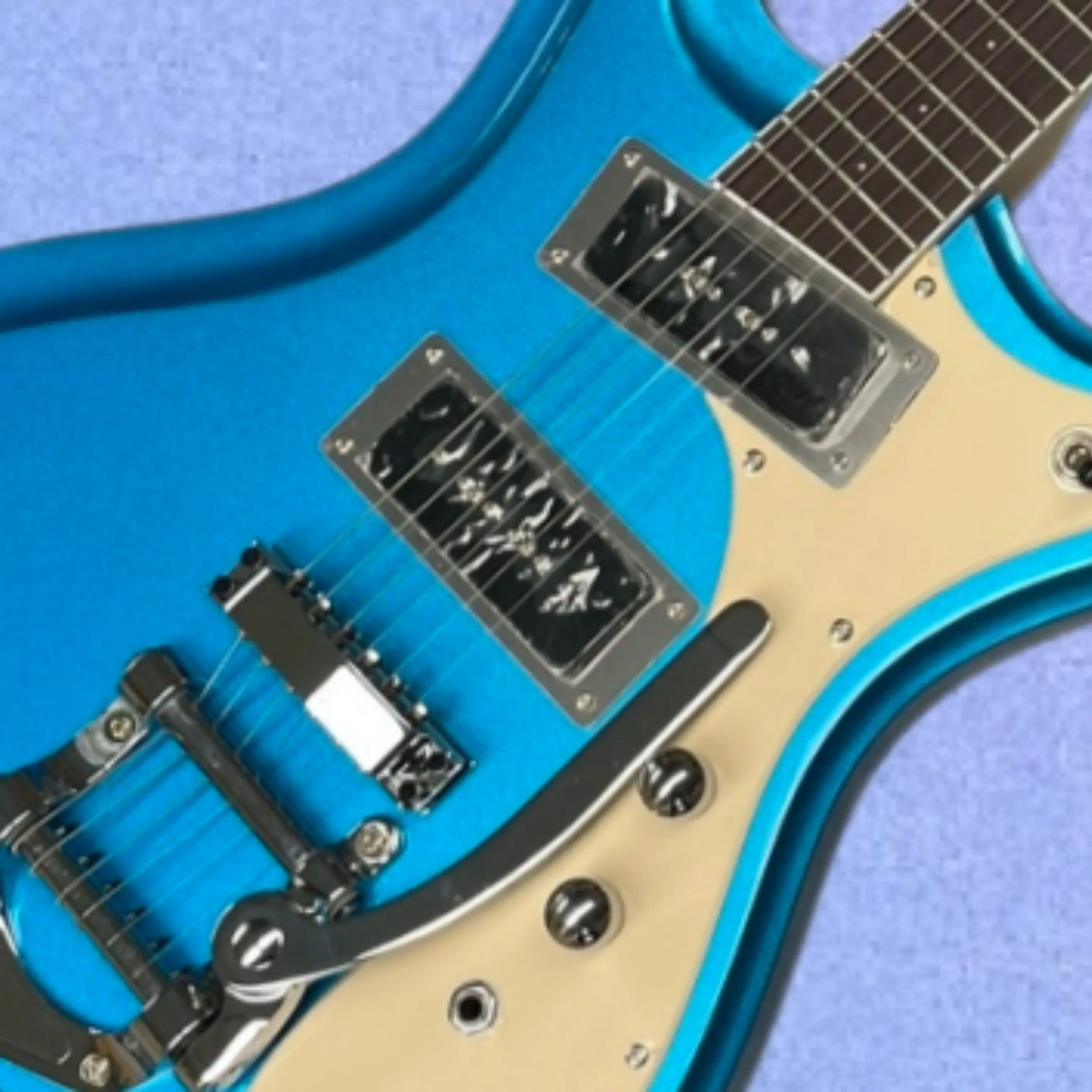 Guitarra Eléctrica de 6 Cuerdas con Acabado Azul Metálico, Cuerpo de Madera de Caoba Sólida y Herrajes Cromados Plateados, Guitarra de Alto Valor