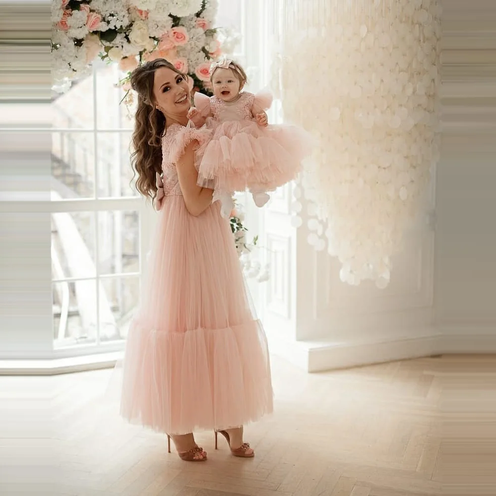 

Pink Mother And Kid Tulle Matching Dresses Puffy Shoulder Long Photo Shoot Family Look First Birthday Mom And Me Evening Gowns