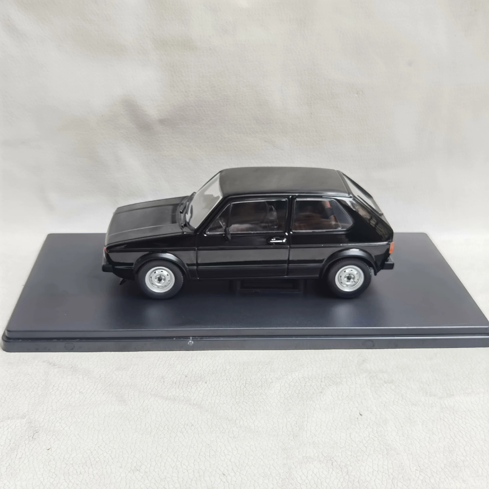 

Diecast WHITEBOX 1:24 Scale VW GOLF 1 GTI Alloy Car Model Collectible Toy Gift Souvenir Display Ornament