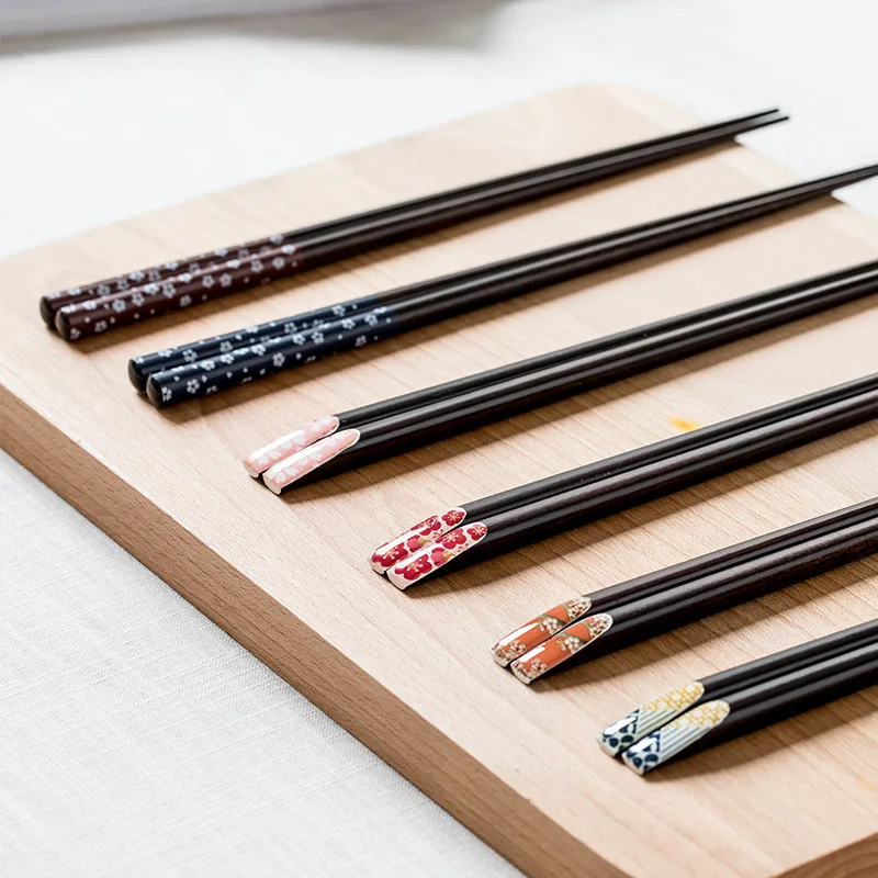 

Yjq 5pcs household cherry blossom wood chopsticks single pair of Japanese creative tableware chopsticks set