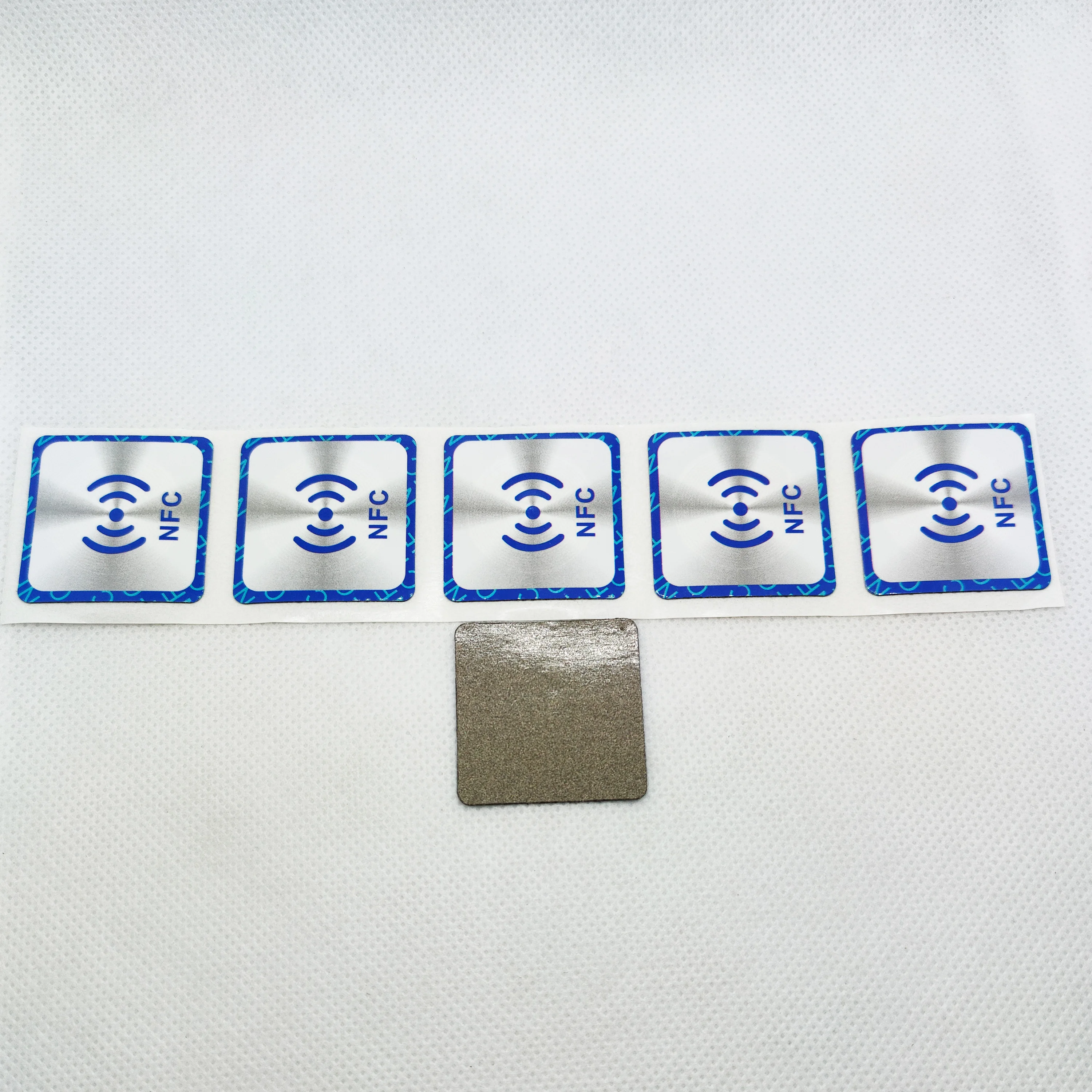 5 ชิ้น 144 ไบต์ NFC 213 แท็กป้องกันโลหะ 25 มม. สติกเกอร์เข้ากันได้กับโทรศัพท์และอุปกรณ์ NFC ทุกรุ่น