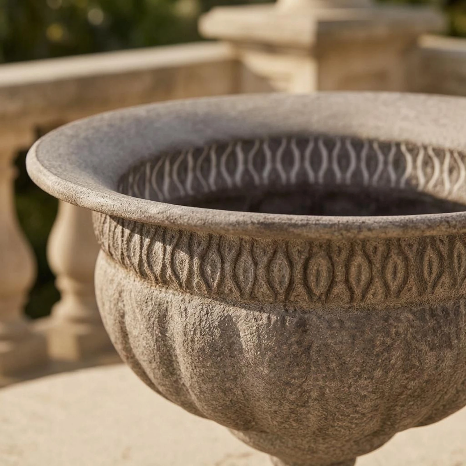 Pedestal Planter Weathered Pedestal Urn Planter Flower Pot Urn Textured for Outdoor