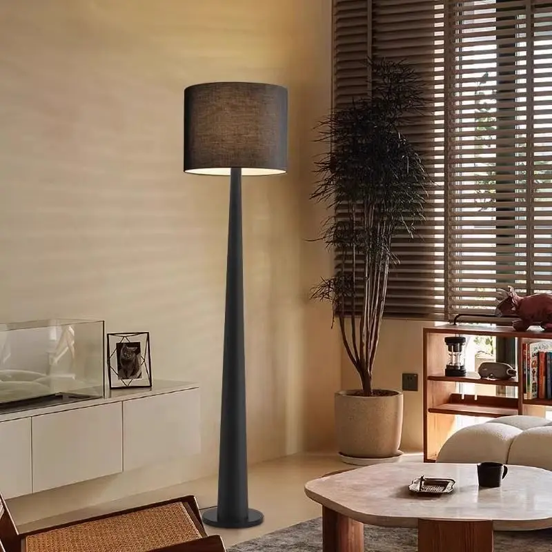 

French medieval solid wood floor lamp Chinese living room sofa decorative lamp new high-end retro bedroom