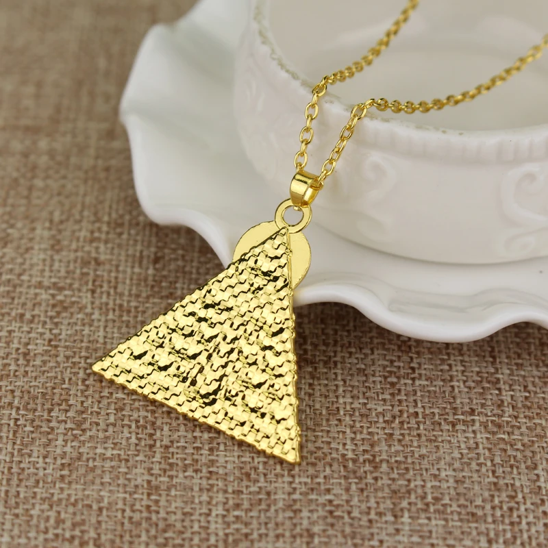 Ancient Egyptian Goddess Isis Spread Wings Pendant Necklace for Men Women Vintage Amulet Jewelry Gift
