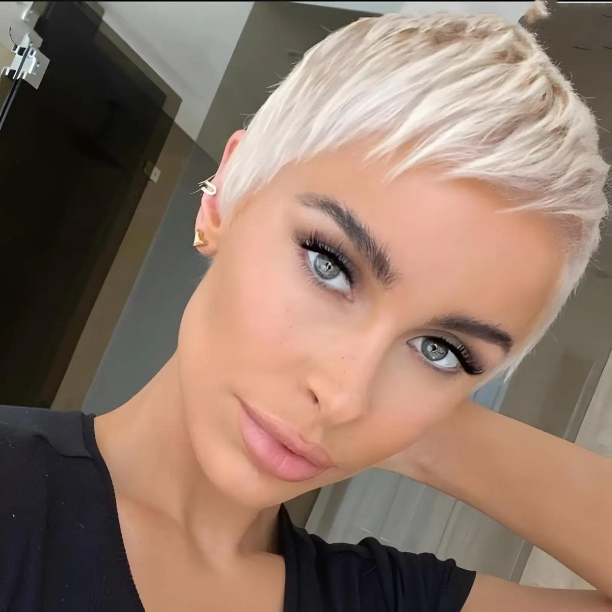 Short Ombre Hair Wigs for Black Women Afro Curly Hairstyles for Women Pixie Cut Wigs with Curly Bangs