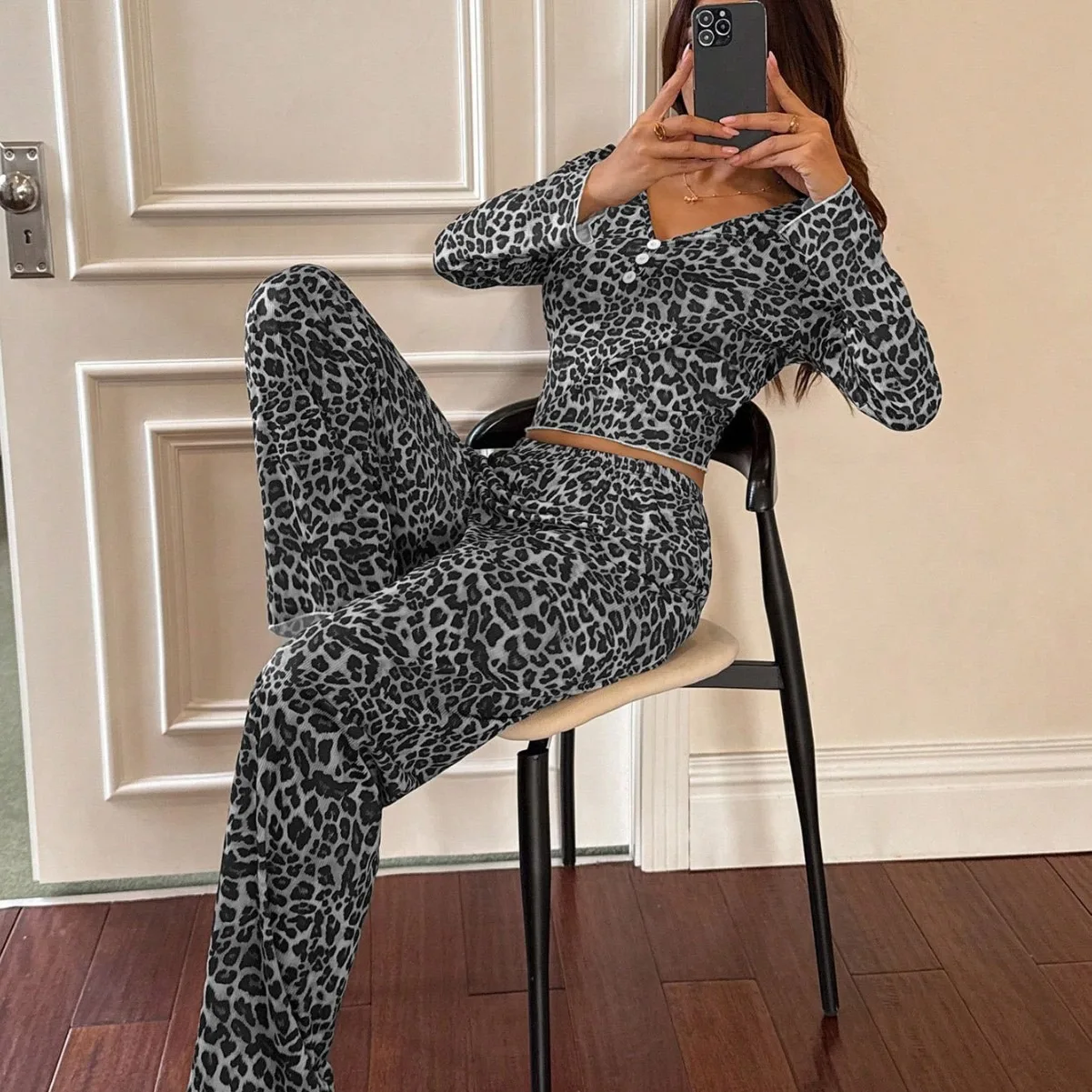 2026 New Fashion Leopard Print Pajama Sets Women's Sexy Retro V-Neck Long Sleeve Crop Tops Pants American Style Casual Homewear