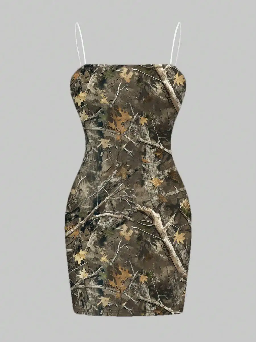 

Женское мини-платье с камуфляжным принтом и тонкими бретелями, облегающий крой