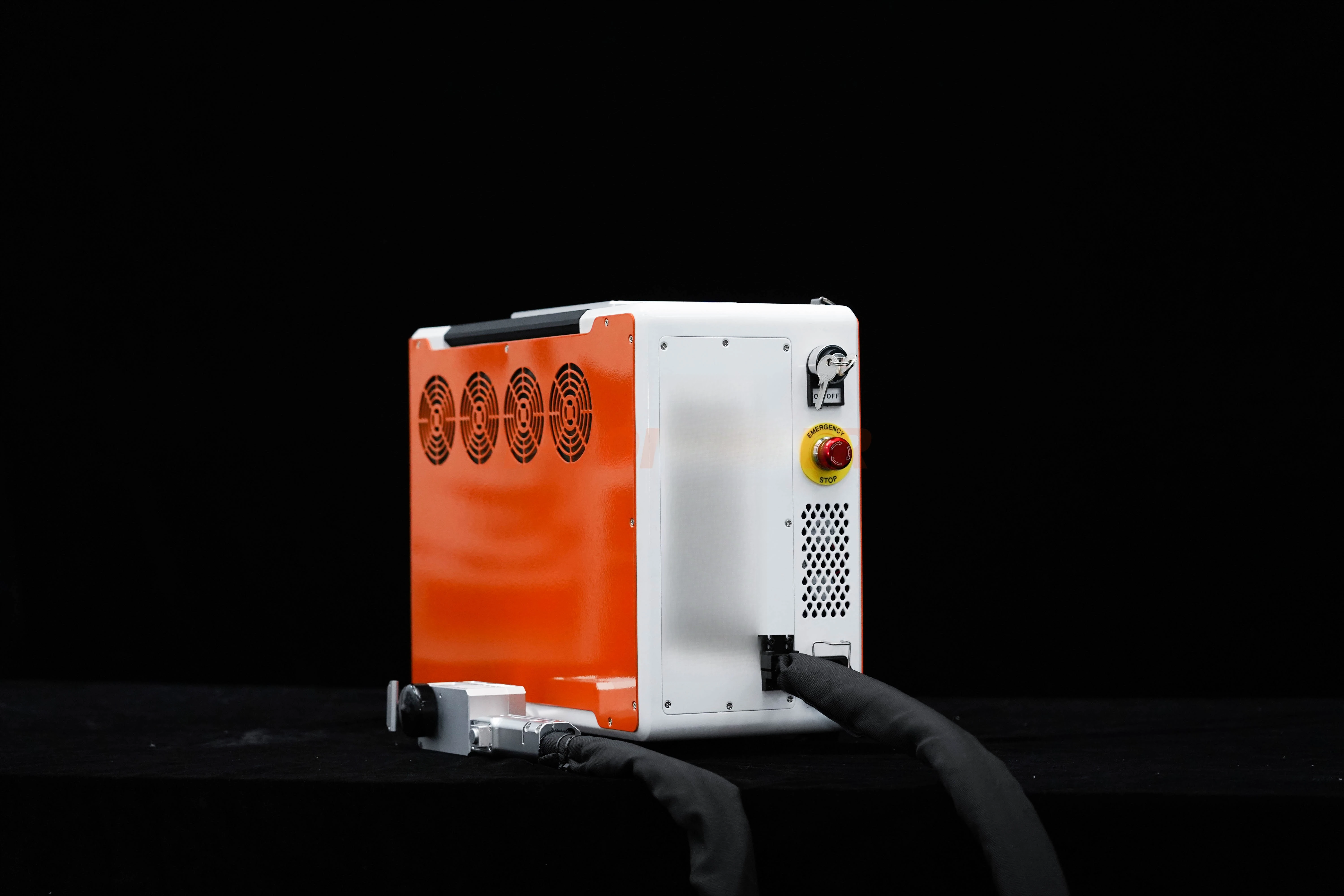 CHKJ-2025NEWポータブルマックスタイプトップファイバーレーザー洗浄機 錆・塗料除去 パルス式木材塗料 小型バックパック型金属粉塵除去