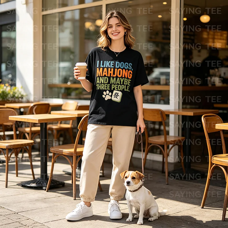 Ich mag Hunde, Mahjong und vielleicht drei Leute – Vintage Mah-Jong T-Shirt im Y2K-Stil mit Hundespiel-Mahjong-Grafik und Spruch – Geschenk – Detail 5