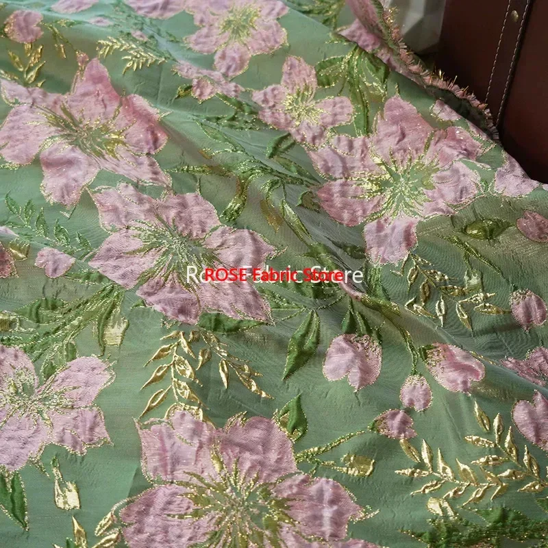 ผ้าไหมแจ็คการ์ดลายดอกไม้ใหญ่สีทอง 1 เมตร สำหรับตัดเย็บชุดผู้หญิง กระโปรงฟูฟ่อง ชุดแสดงบนเวที ผ้าตกแต่ง