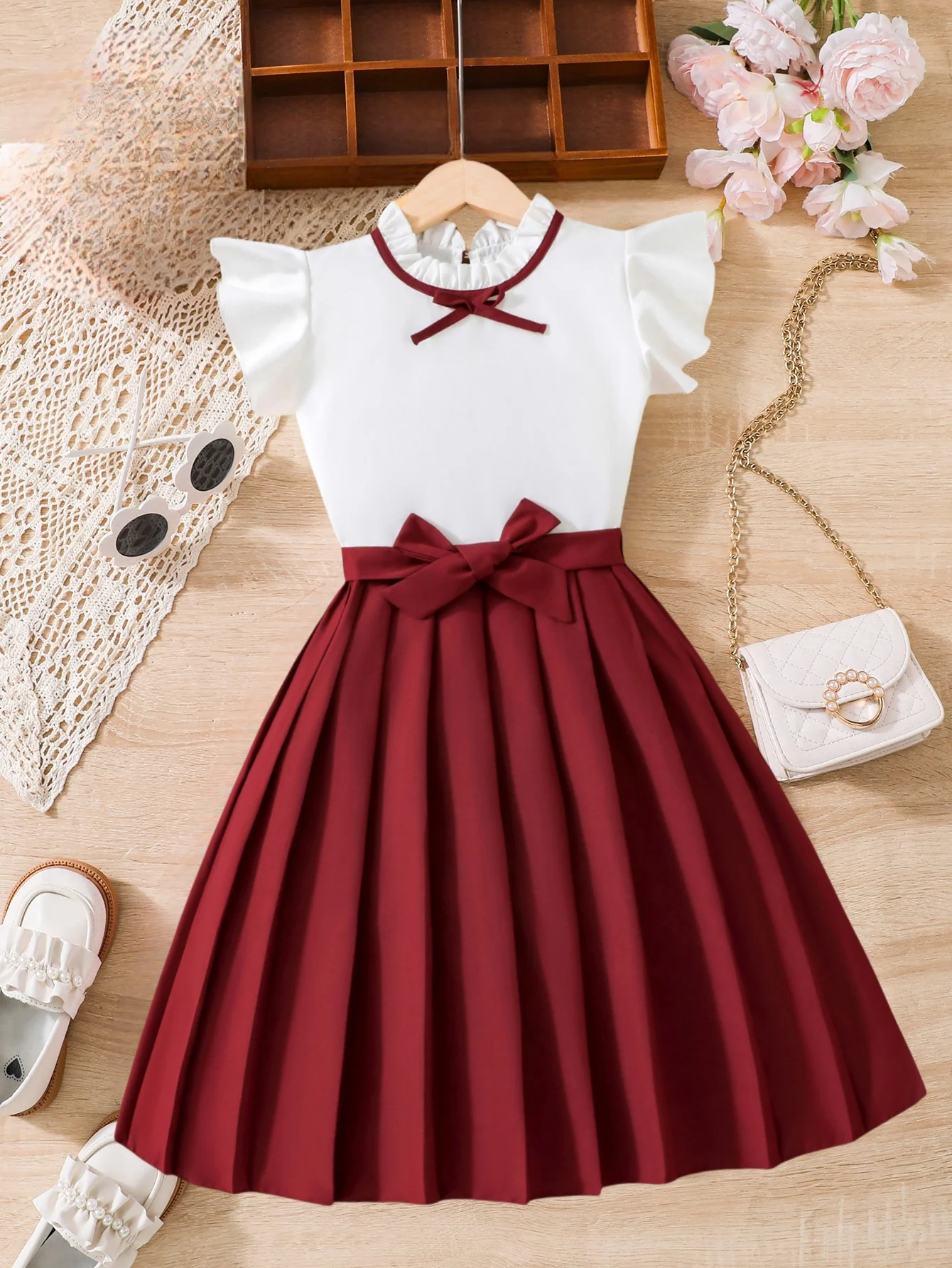 Summer children\'s girls dress with lace collar small flying sleeve patchwork rose ruffled skirt bow waist simple pleated skirt