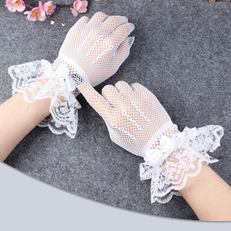 1Pair Elegant Ladies Short Lace Gloves New Sheer Fish Net Black White Prom Party Female Fashionable Solid Color Mittens