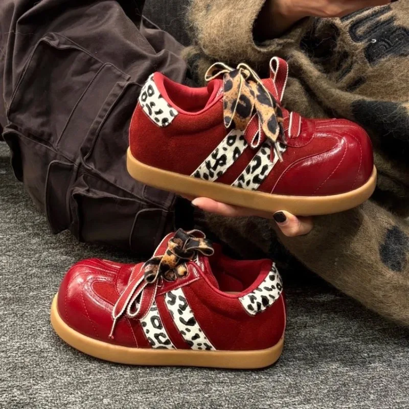 

Обувь Dexun на низком каблуке, осенние модные повседневные универсальные женские кроссовки на плоской подошве с низким берцем на шнуровке