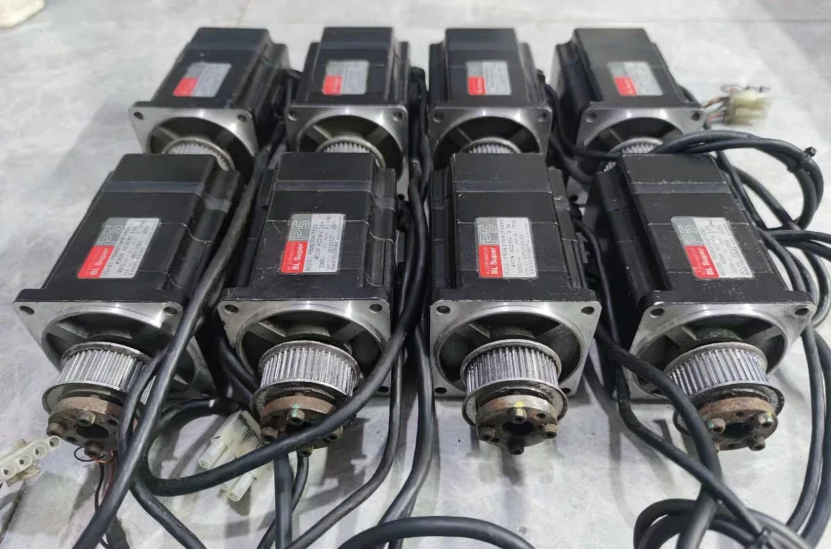 Used 400W servo motor P50B07040FXSS1