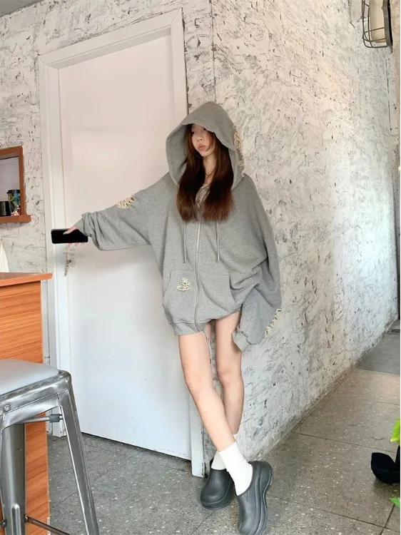 Set Wanita Kasual Longgar Musim Gugur 2025 Baru, Sweater Berlubang dengan Topi, Rok Pinggang Tinggi, Set Dua Potong Trendi