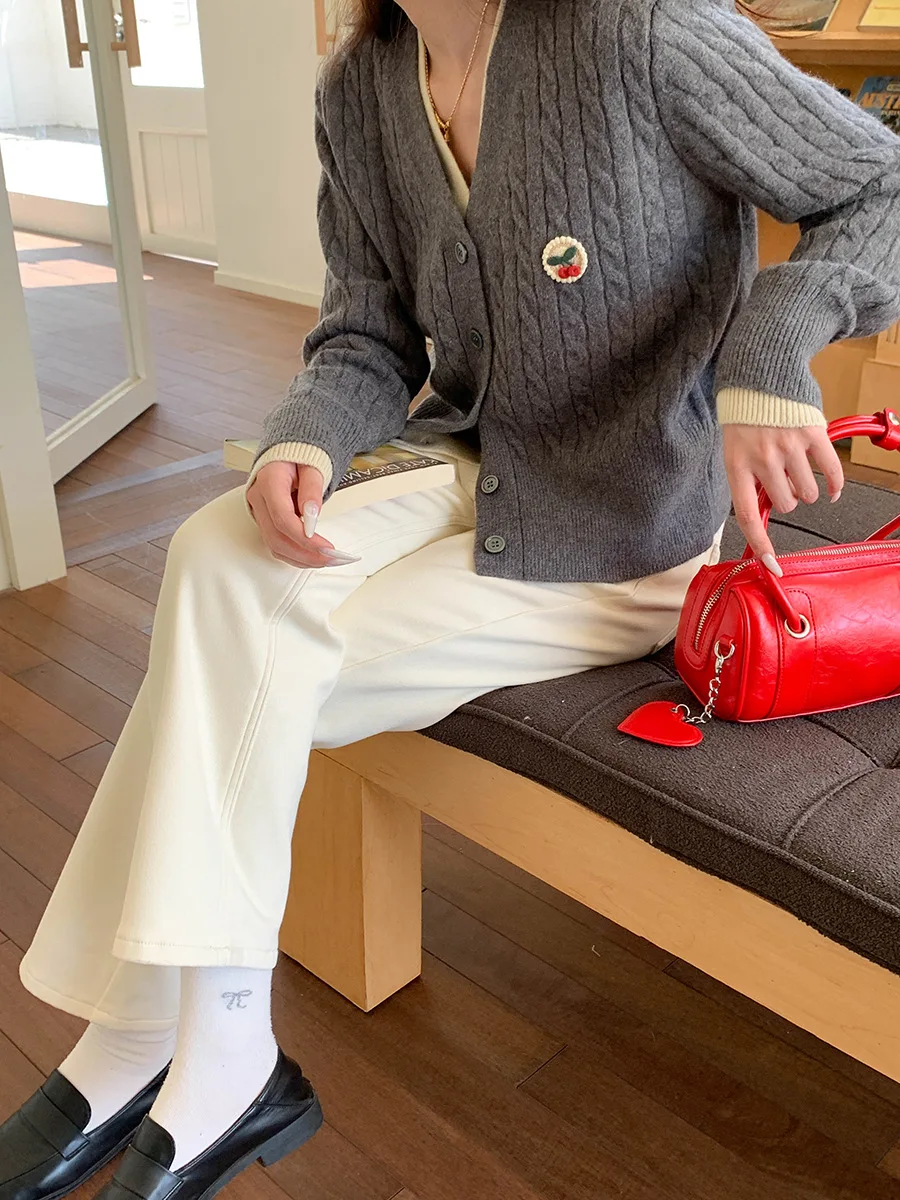 

Женский повседневный комплект из двух предметов для отдыха, осень 2024, вязаный свитер с v-образным вырезом, кардиган, пальто - уютная дорожная одежда