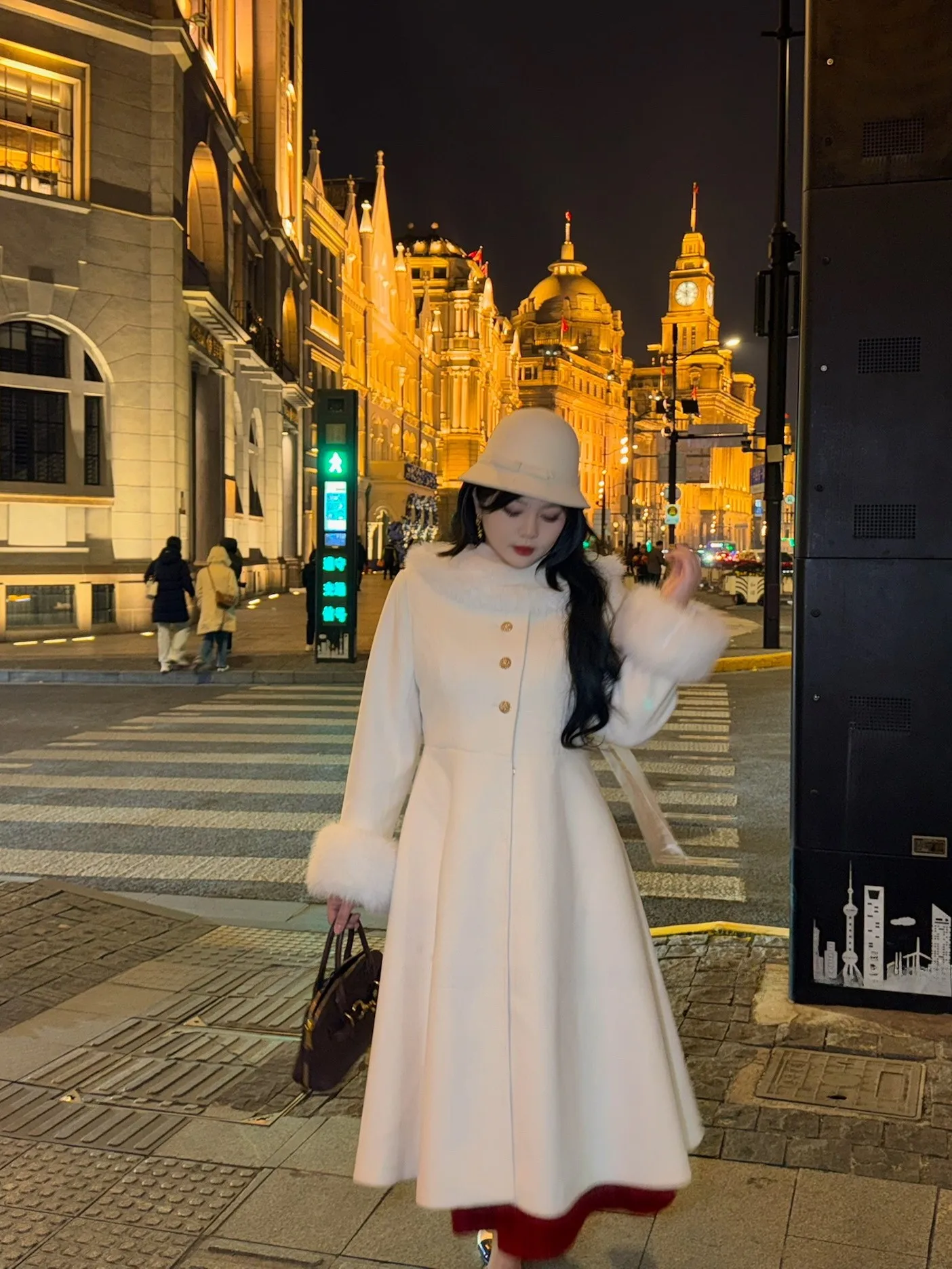 

Теплая меховая верхняя одежда для женщин больших размеров, зимнее длинное пальто Sve, полиэстеровая ткань, подходит для длинных поездок Dr