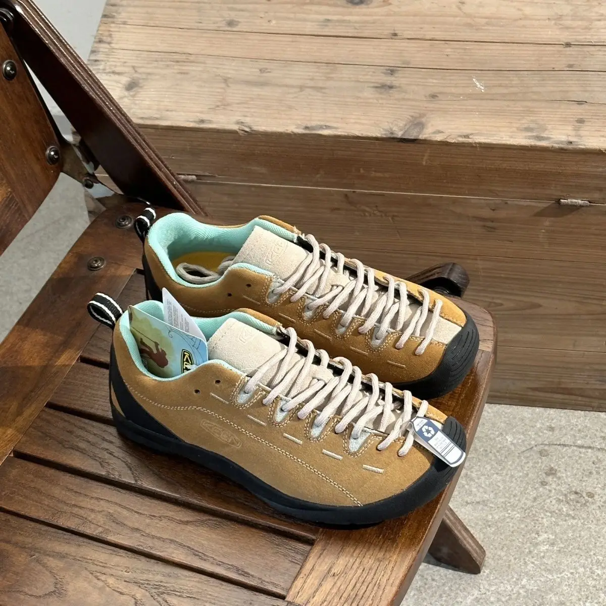 High-quality sports shoes men's summer breathable fashion lightweight running tennis shoes women's comfortable casual shoes