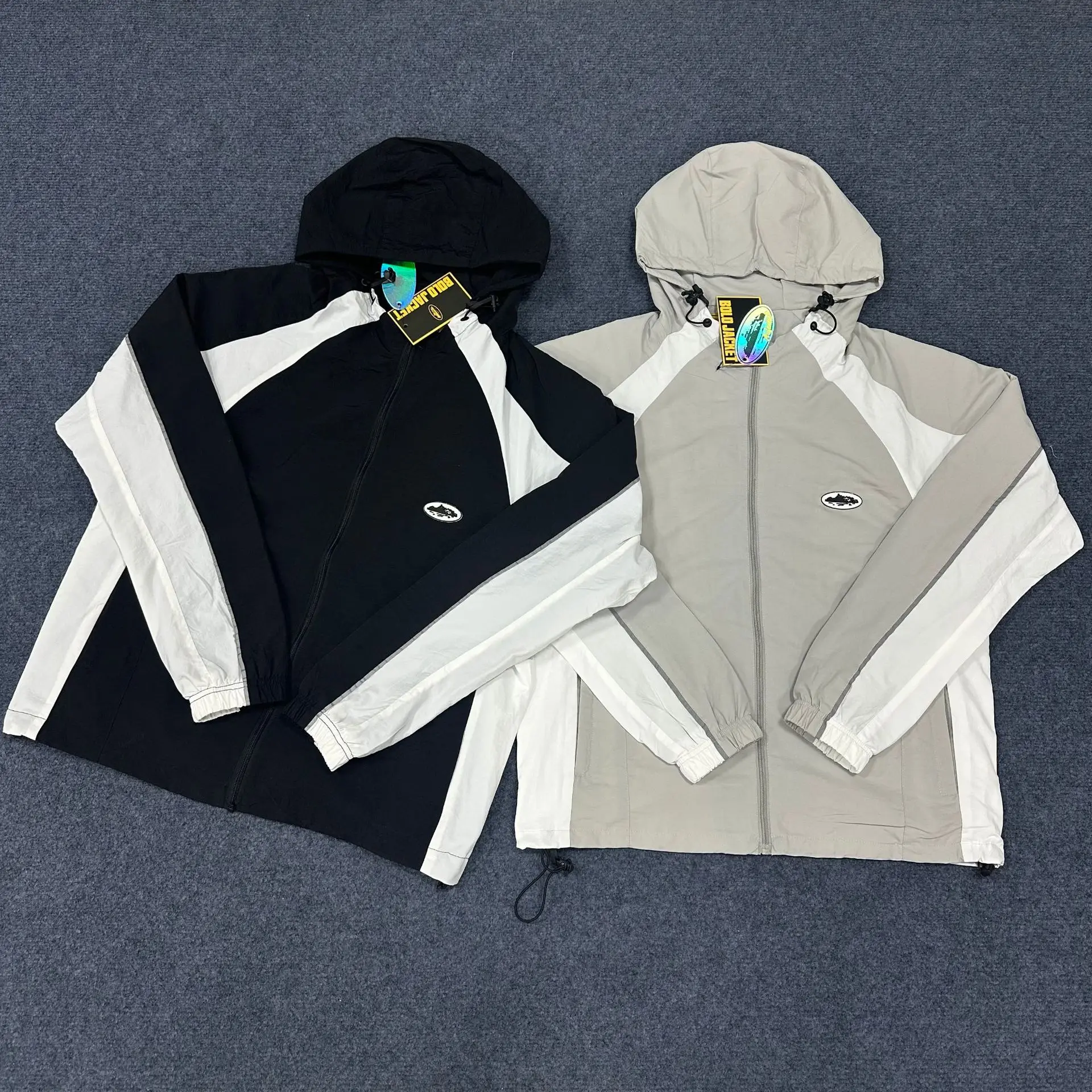 Herbstliches, dünnes Set mit farblich abgesetztem, gesticktem Abzeichen für Damen und Herren, hochwertige Windjacke im Ins-Stil. – Detail 4