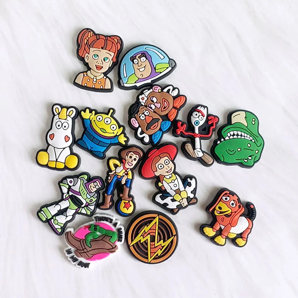 12/26 pçs toy story sapato encantos disney dos desenhos animados buzz luz ano encantos sapato acessórios pvc diy crianças sandálias fivela decorativa