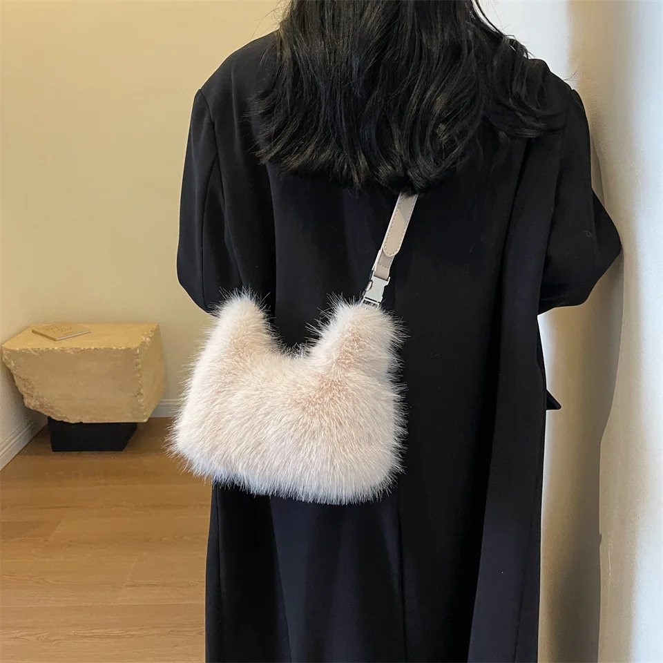 Winter Plush Bag Long Fur Handbag Women\'s Crossbody Bag Fashion Winter Niche Design Casual Simple Fluffy Bag Phone Purse