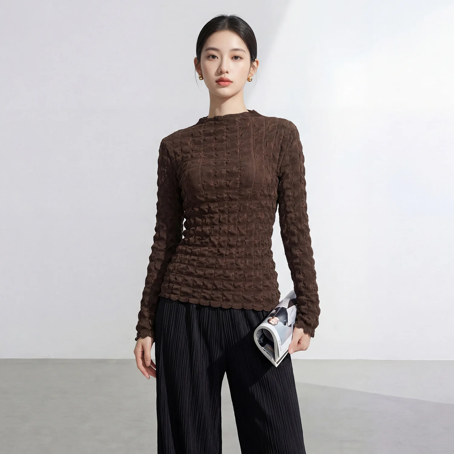 

Miyake Women's Textured Crinkle Top Dark Brown O-Neck Long Sleeve Lightweight Breathable Casual Tops 2026 Spring New 2DB6965