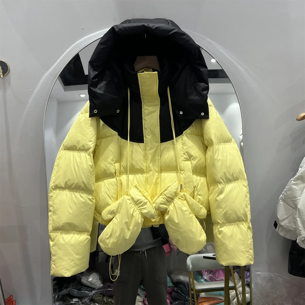 Short Down Jacket Women 2023 Winter New Hooded Thick Loose Stitching Contrast Color Strap Gloves White Duck Down Coat Female