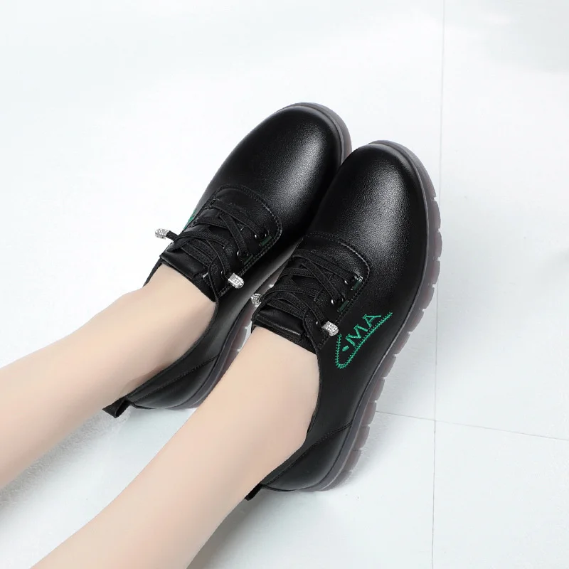 Spring Autumn Anti-slip Soft Bottom Comfort Fashion Women Oxford Shoes Casual Flats Lightweight Soft Leather Sneakers