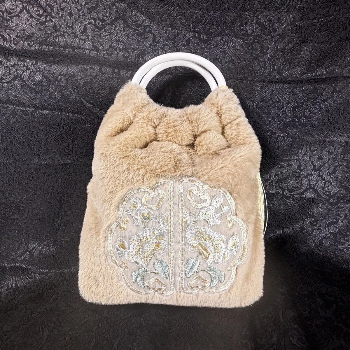 حقيبة يد مطرزة من القطيفة على الطراز العرقي الصيني لخريف وشتاء 2025 حقيبة يد عصرية كلاسيكية من شيونغسام هانفو حقيبة شرابة