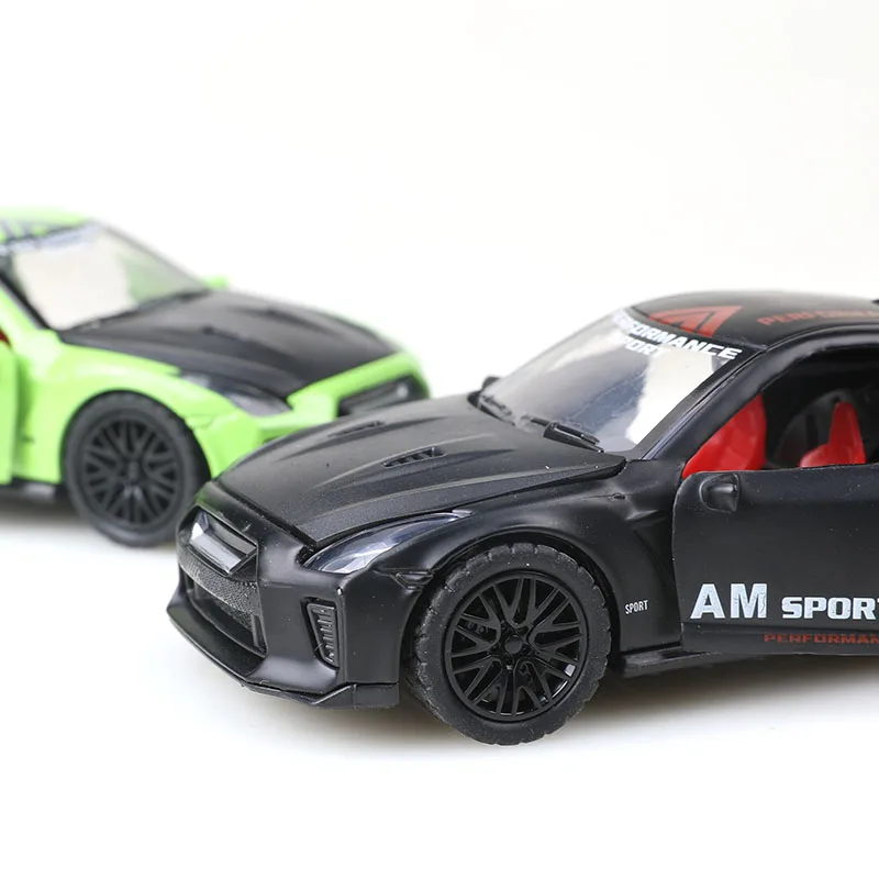 

Масштабная модель суперкара GTR 1/36 (в упаковке), литая металлическая игрушка, игрушка для мальчиков, с функцией отката назад, лучший подарок на день рождения.