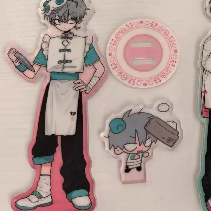 외계인 무대 타일 이반 루카 수아 미지 이비티 코스프레 서서, 친구들에게 선물을 주고, 수제 수수를 드립니다