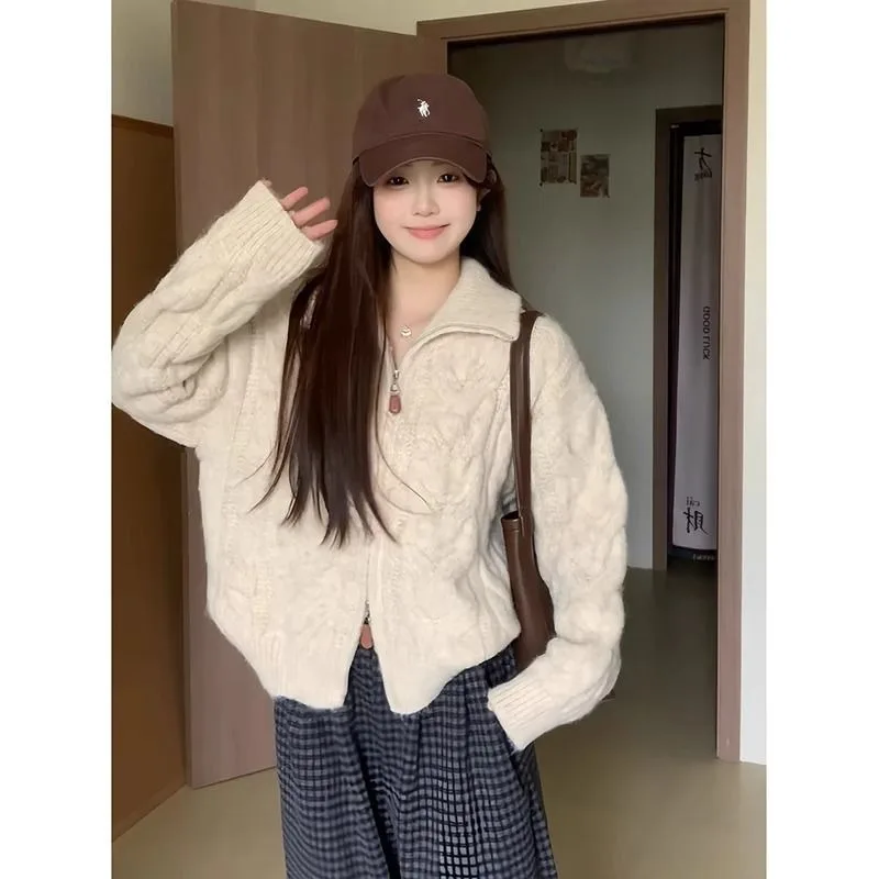 High-neck Twist Zipper Cardigan Sweater for Women New Fashionable Autumn Thickened Laid-back Style Stand-up Collar Knitted Coat.