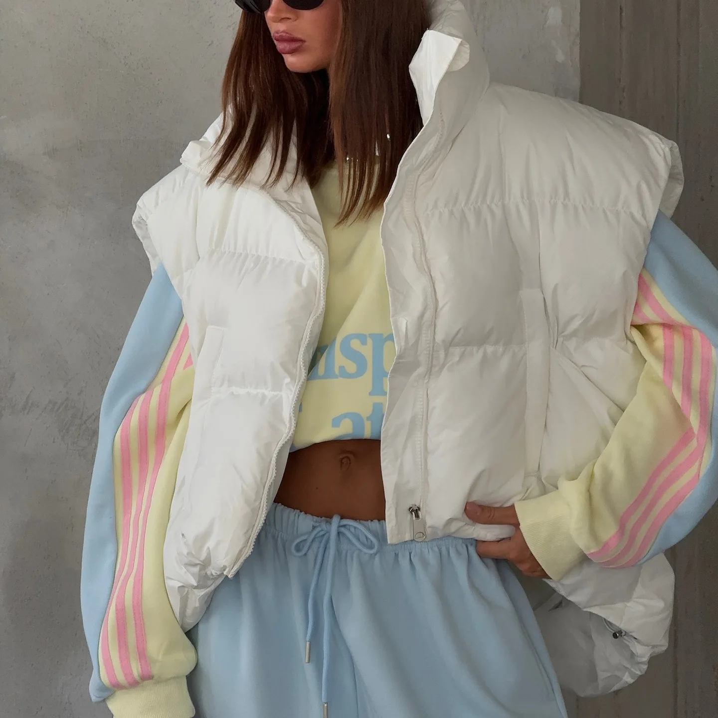 

Candy-colored Down and Cotton Women's Jacket with A Stand-up Collar, Thick and Loose Short Style 2025 New Design